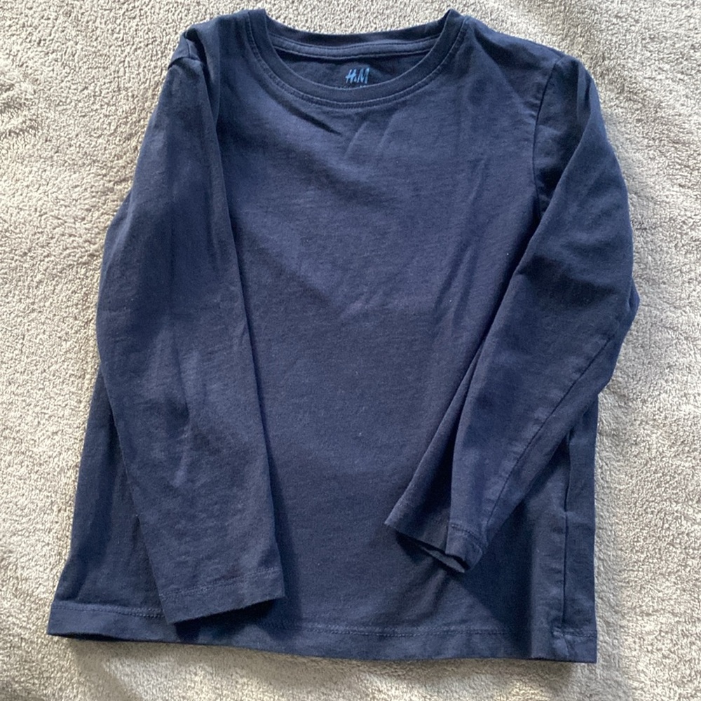 Bundle of 3 H&M Boys’ Long Sleeve Tees & Sweater - Size 5T/6 - Picture 2 of 7